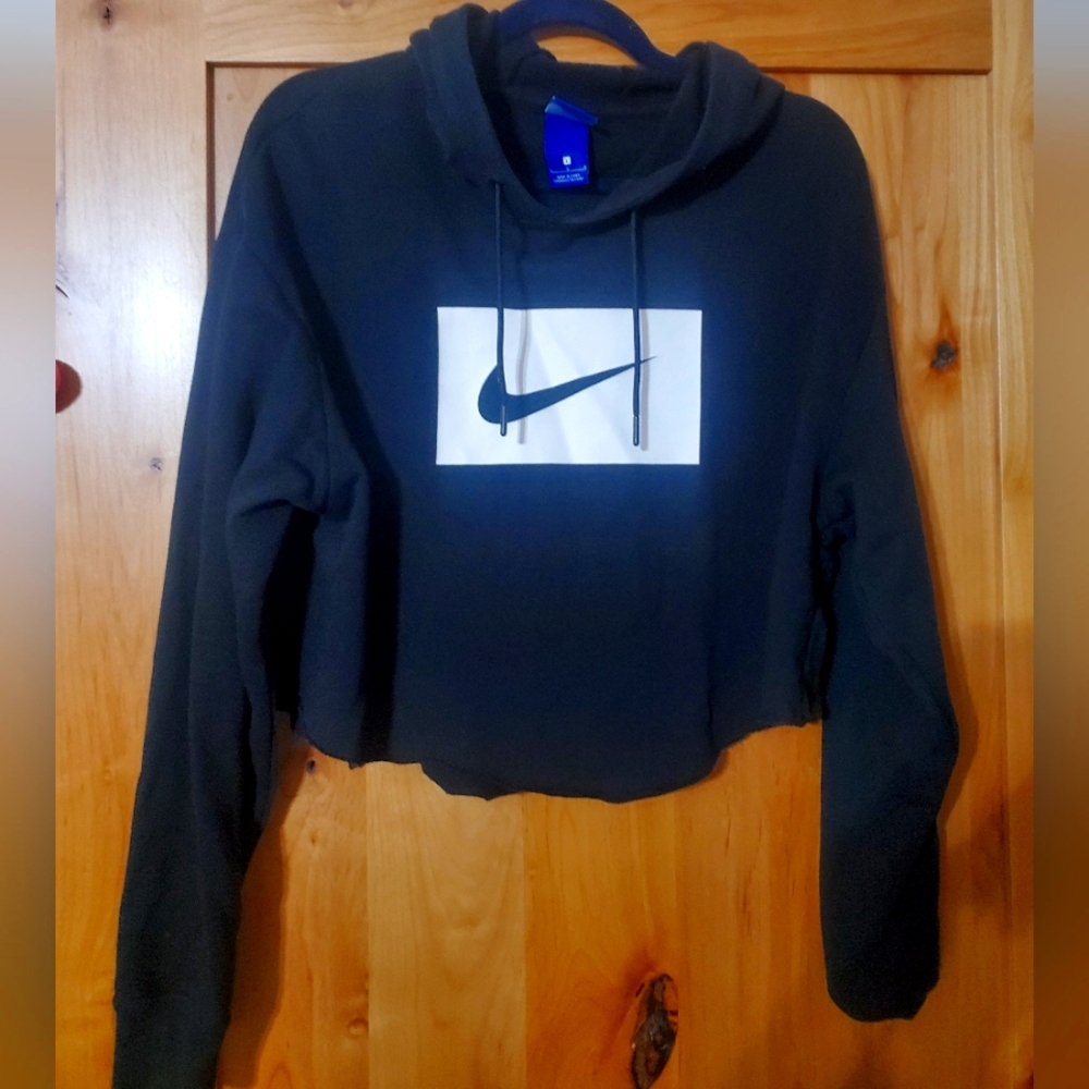 Nike crop pull over